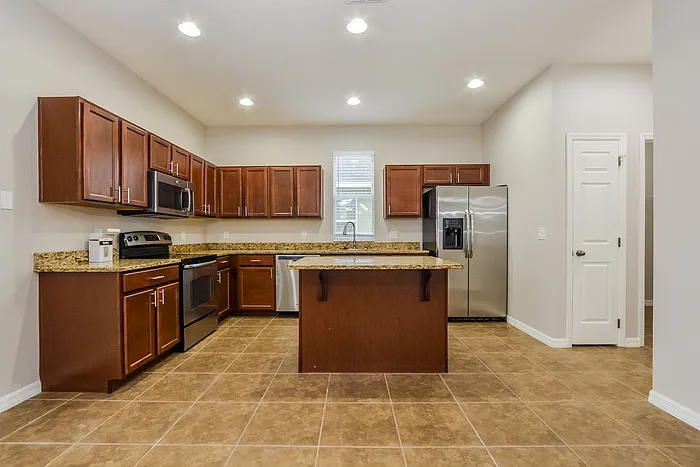 3941 Heathcote Dr — Photo 7