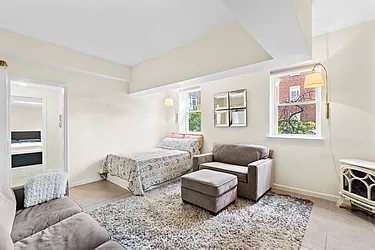 Sold by Thomas Lipovetsky, LREB