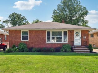 827 Pendley Rd, Willowick, OH 44095