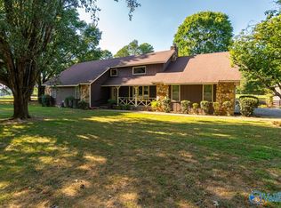 1303 Whispering Hills Cir NW, Hartselle, AL 35640
