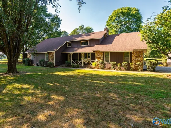 1303 Whispering Hills Cir NW, Hartselle, AL 35640