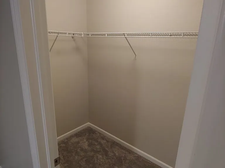 1042 Woodgate Ct — Photo 32
