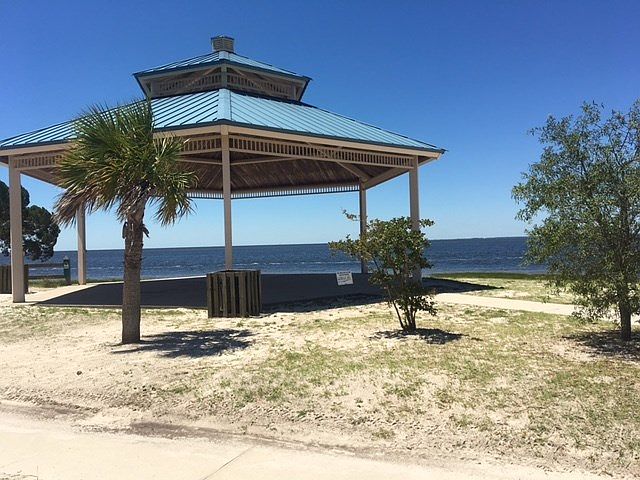 2nd image of Shell Point Rd