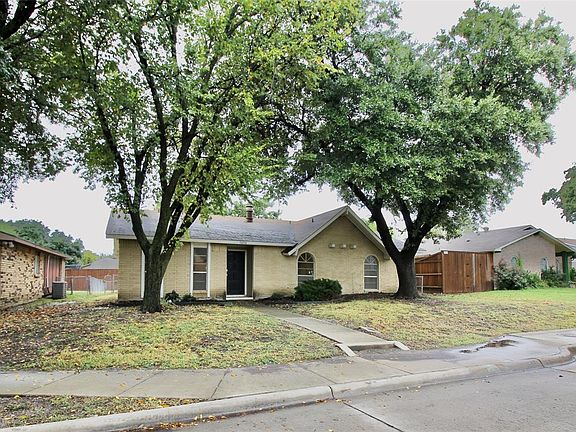 3rd image of 5808 Redwood Ln