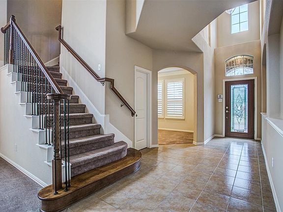 2nd image of 405 Twin Knoll Dr