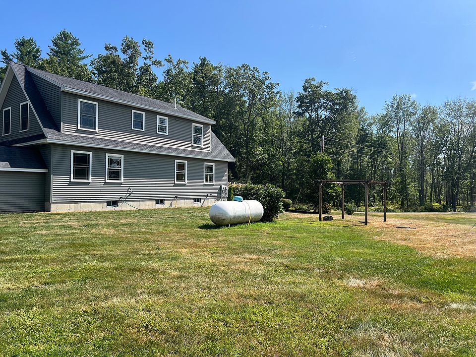 Side view of house with clothes line