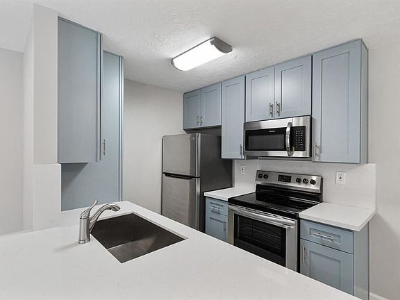 5th image of 2201 Fountain View Dr APT 47