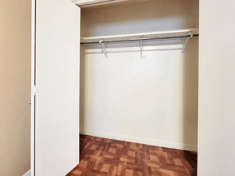 618 W 51st St #104 — Photo 16