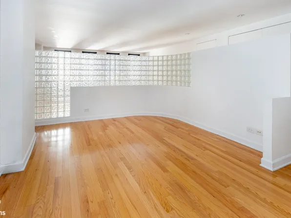 56 Pine Street image 6 of 13