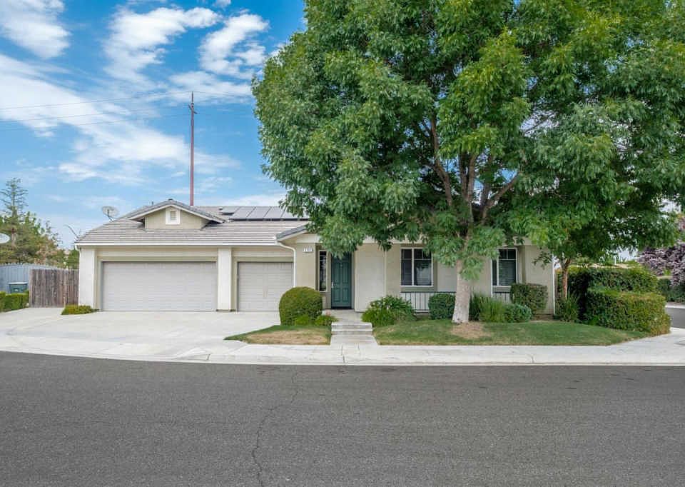 1st image of 5757 E Eugenia Ave