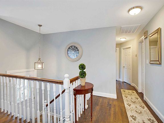 4th image of 7 Seaver Ct