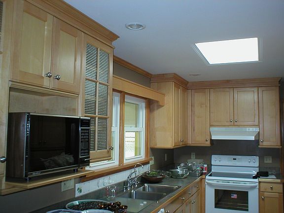 5th image of 12 Elmwood Ave