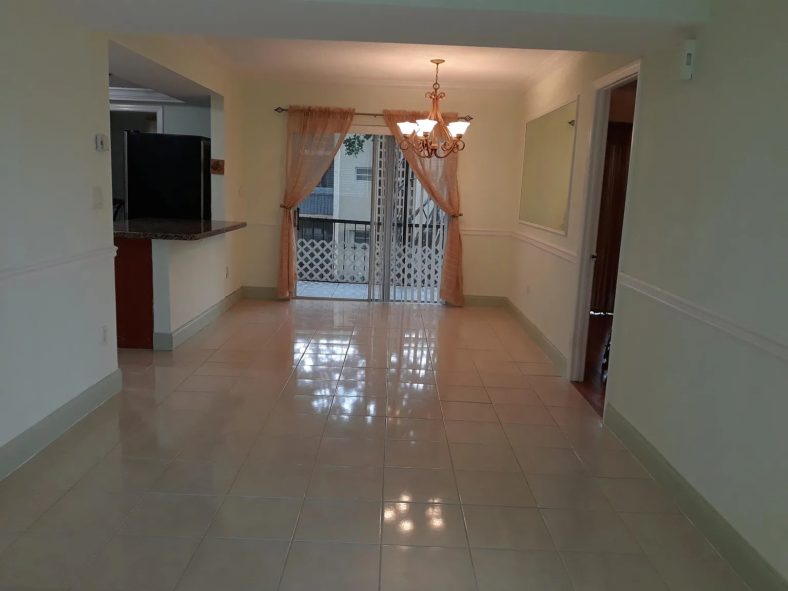 2 bed, 1.5 bath, 1067 sqft, $2,150 — Photo 2