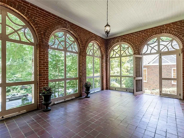1681 E Clifton Rd NE — Photo 4