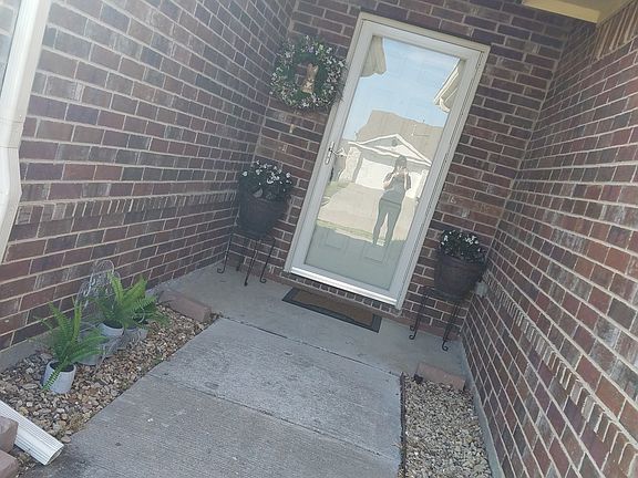 3rd image of 110 Shady Creek Ln
