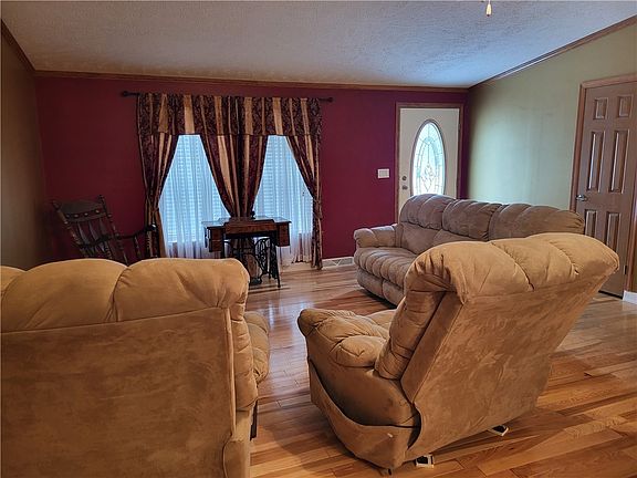 2nd image of 252 Lawsonham St
