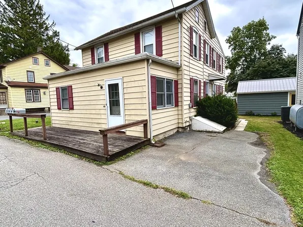 6 Hedgewood Ave, Ronks, PA 17572