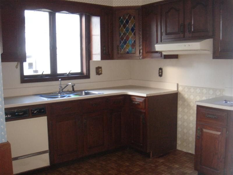 2nd image of 527 State St