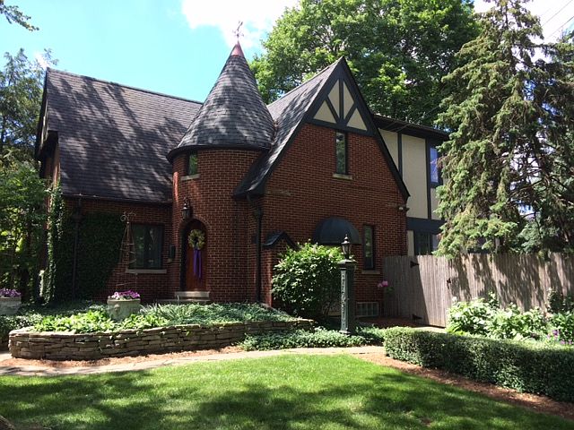 2nd image of 2279 Yorkshire Rd