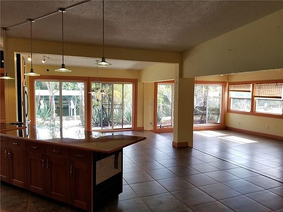 4th image of 4166 Gardner Dr