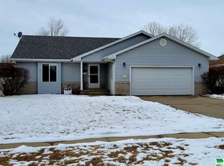 524 Stonegate Cir, Sergeant Bluff, IA 51054