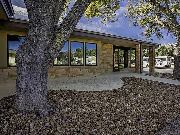 5th image of 301 E San Antonio Ave