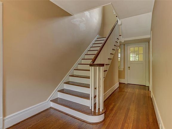 4th image of 301 N Tremont Dr