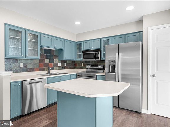 4th image of 4405 Glenwood Dr