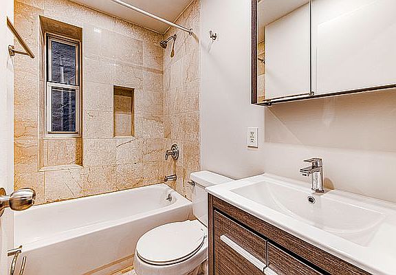 5th image of 161 Ludlow St APT 8