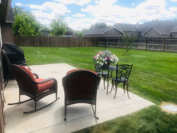 5th image of 215 Crimson Cir E