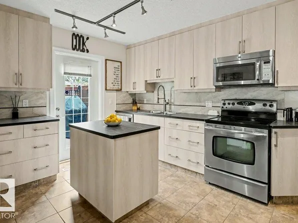11539 141st St NW, Edmonton, AB T5M 1T7