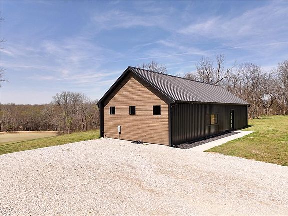 5th image of 105 SE 40th Rd