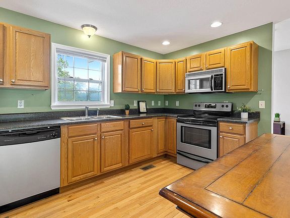 4th image of 3947 Azalean Dr