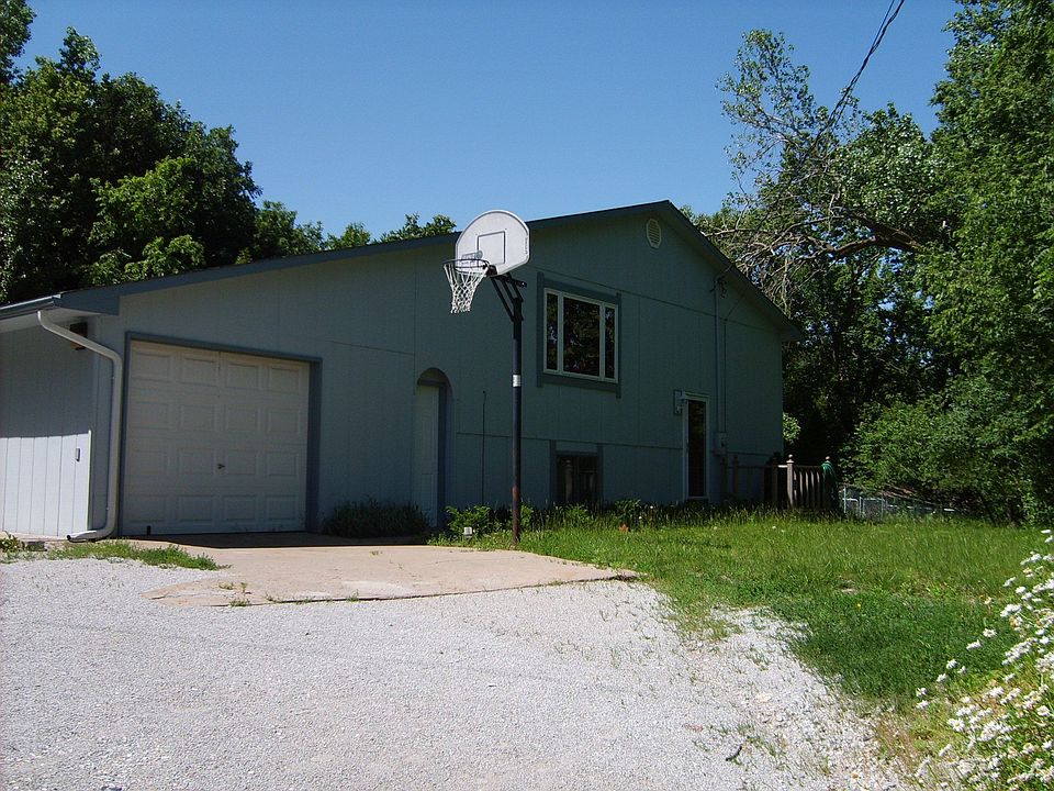 1st image of 15404 Hill Dr