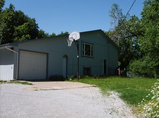 15404 Hill Dr, Louisville, NE 68037