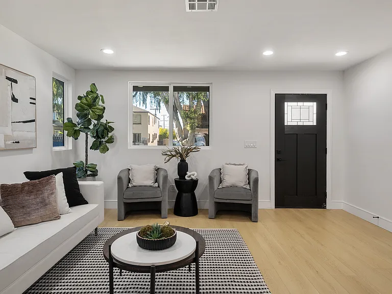 2706 S Cochran Ave — Photo 12