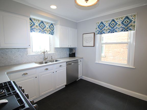 5th image of 11133 S Maplewood Ave
