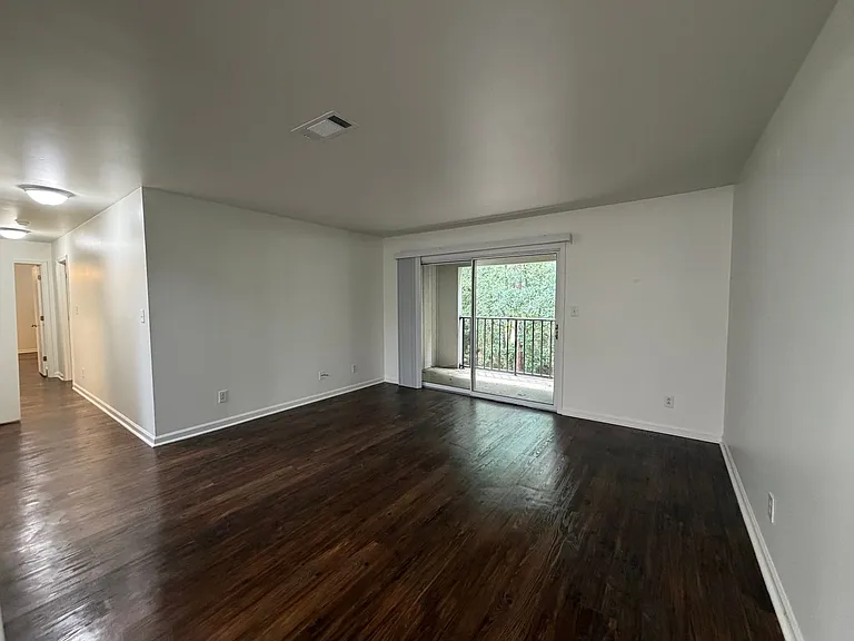 601 N Gay St #D202 — Photo 2