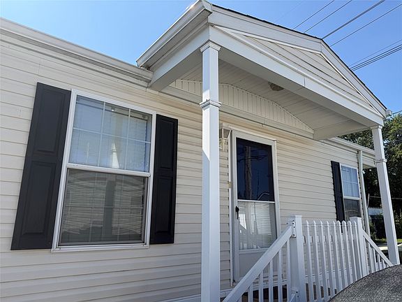 3rd image of 903 Selinger Ave