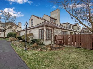 158 Old Meadow Dr, East Amherst, NY 14051
