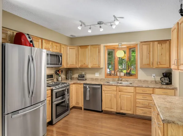 9632 Thomas Ave N, Brooklyn Park, MN 55444