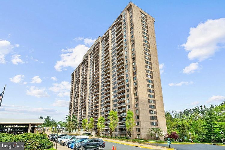 1st image of 3705 S George Mason Dr APT 1615S