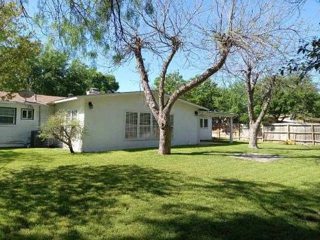 327 Rockhill Dr — Photo 9