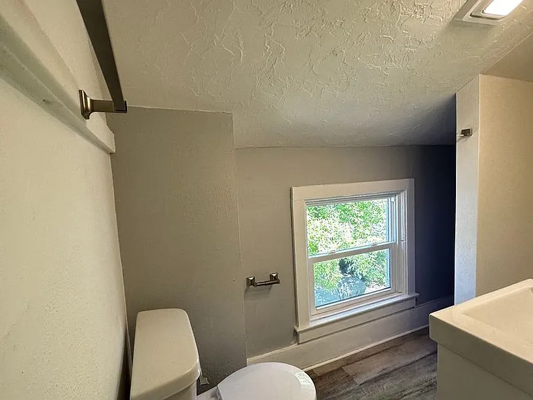 310-312 N Academy St — Photo 14