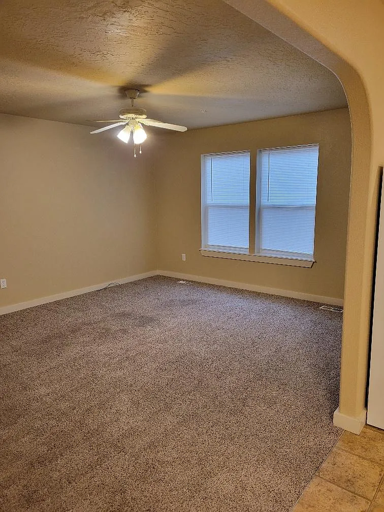 3 bed, 1.5 bath, 1351 sqft, $1,500 — Photo 4