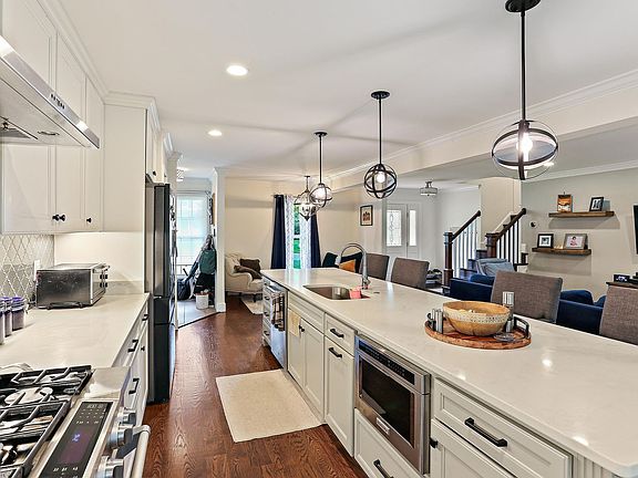 2nd image of 18704 Thornberry Ln