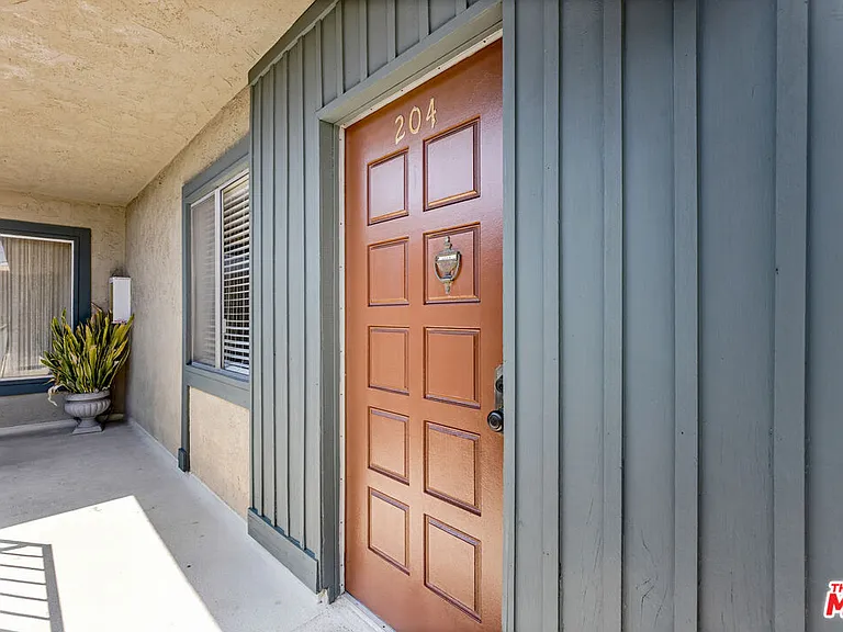 1342 Harvard St #204 — Photo 19