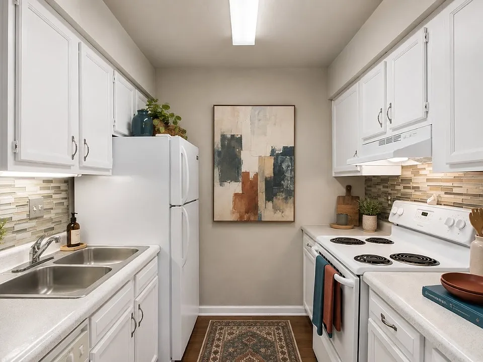 Lincoya Bay Apartments and Townhomes