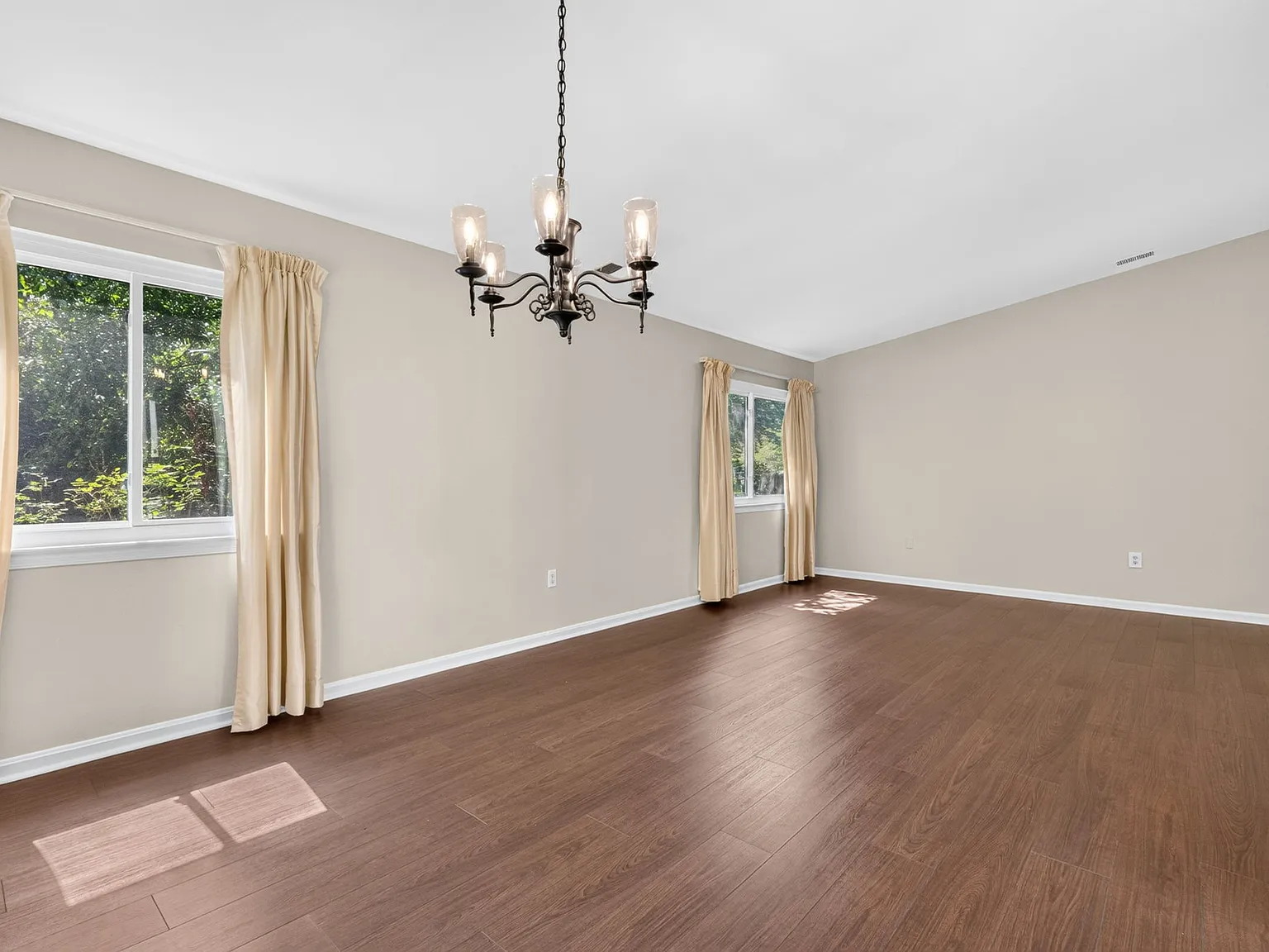 4 bed, 1920 sqft, $3,850 — Photo 3