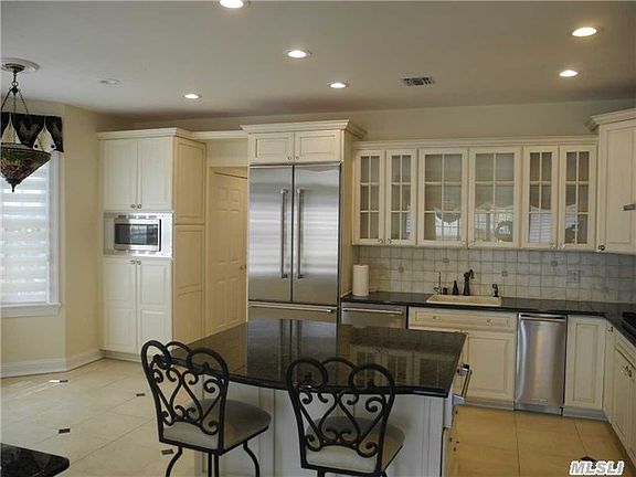 4th image of 176 Altessa Blvd
